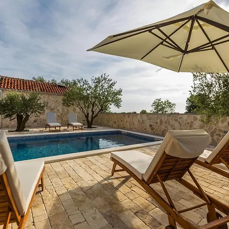 Modern Escape With Private Pool - 4 Bedroom Villa Zara