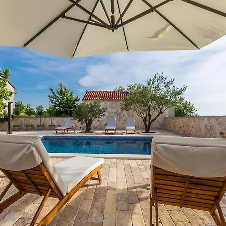 Villa Modern Escape With Private Pool - 4 Bedroom Zara
