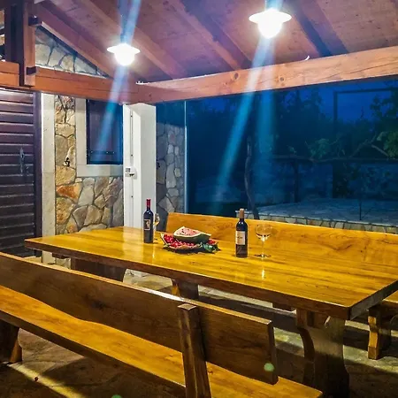 Modern Escape With Private Pool - 4 Bedroom * Zara