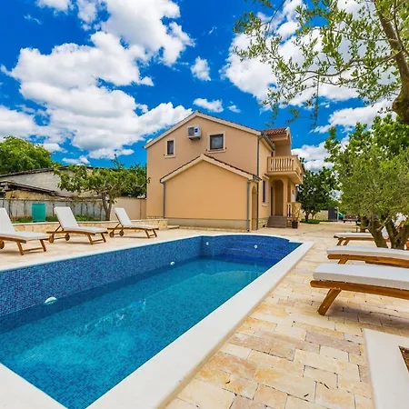Villa Modern Escape With Private Pool - 4 Bedroom Zara