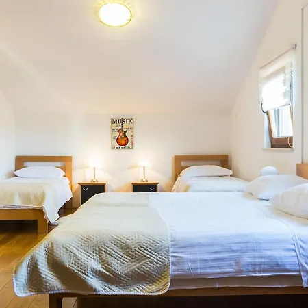 Modern Escape With Private Pool - 4 Bedroom Villa Zara