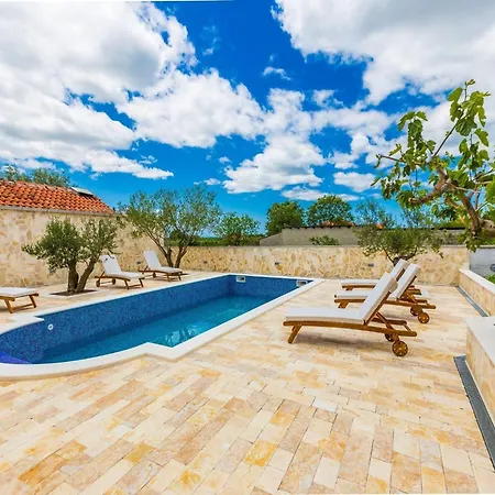 Modern Escape With Private Pool - 4 Bedroom Villa Zara