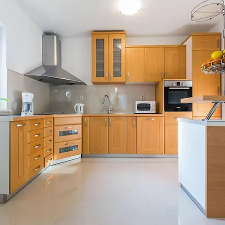Modern Escape With Private Pool - 4 Bedroom Villa Zadar