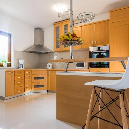 Modern Escape With Private Pool - 4 Bedroom Villa *